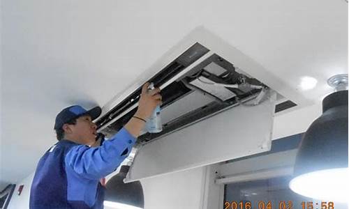 维修和保养空调风管